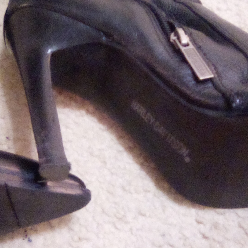 BOOTS - Picture 3 of 4